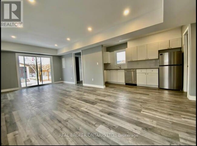 1 Bloomfield Ave in St Catharines, ON - Building Photo - Building Photo
