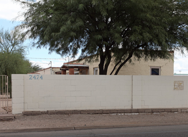 2424 N Stone Ave in Tucson, AZ - Foto de edificio - Building Photo