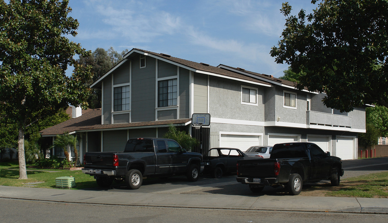 11382 Magnolia Ave in Riverside, CA - Building Photo