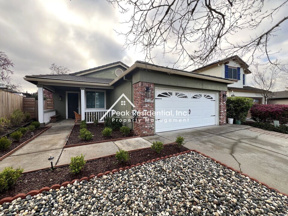 853 Rathbone Cir in Folsom, CA - Building Photo