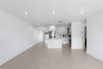 6573 Eaton St in Hollywood, FL - Building Photo - Building Photo