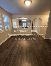 1081 W 275 N in Clearfield, UT - Building Photo - Building Photo