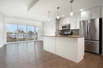 Boulder Apartments, LLC in Grand Forks, ND - Building Photo - Building Photo