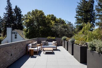 164 Waverley St in Palo Alto, CA - Building Photo - Building Photo