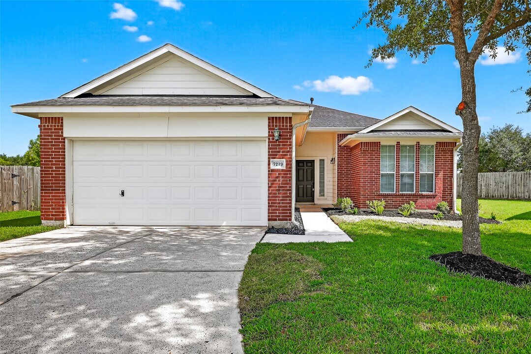 7219 Anaquitas Creek Ct in Richmond, TX - Building Photo