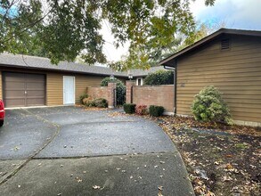 724 SW 2nd Ave in Oak Harbor, WA - Building Photo - Building Photo