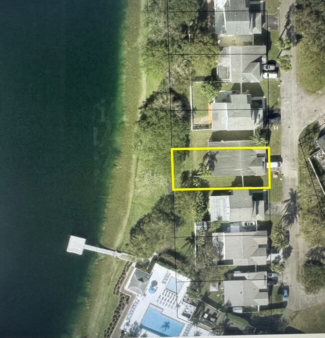 14570 SW 145th Pl in Miami, FL - Building Photo - Building Photo