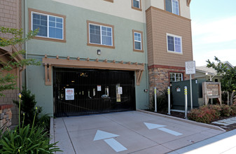 Magnolia Grove Condominiums in Castro Valley, CA - Building Photo - Building Photo