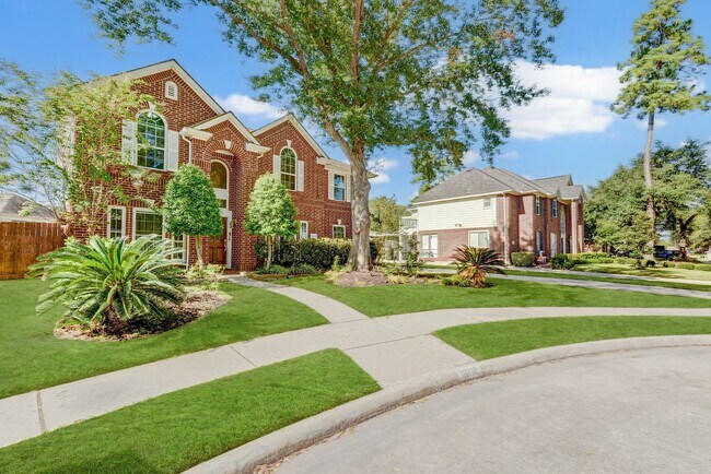 16111 Castlegrove Ct in Tomball, TX - Foto de edificio - Building Photo