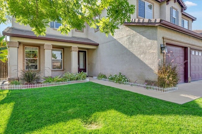 2196 N Riesling Ave in Hanford, CA - Building Photo - Building Photo