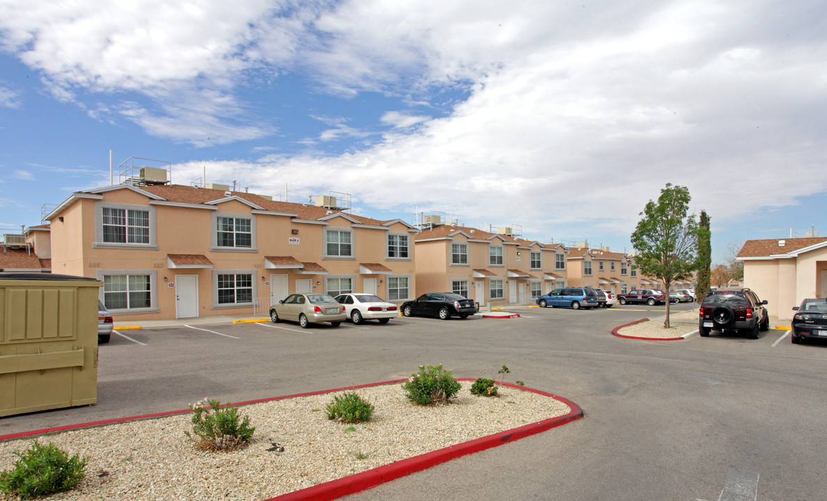 Western Sunshine Apartments in El Paso, TX - Building Photo