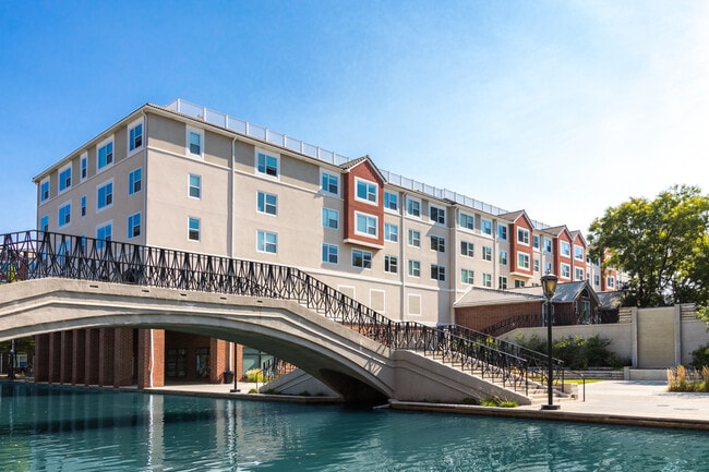 Canal Overlook Apartments in Indianapolis, IN - Foto de edificio - Building Photo