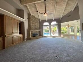 2489 W Beechwood Ave in Fresno, CA - Building Photo - Building Photo