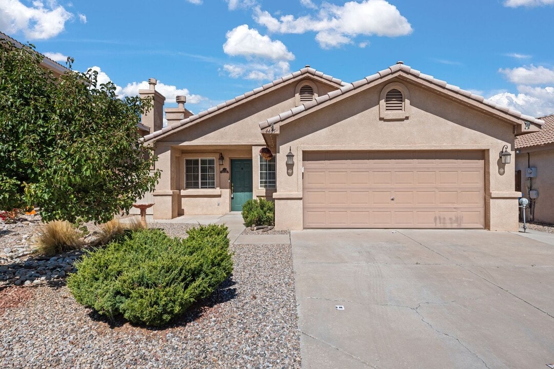 4405 Loren Ave NW in Albuquerque, NM - Foto de edificio