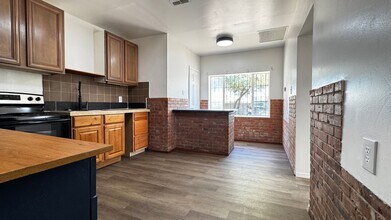 1468 W Miracle Mile in Tucson, AZ - Building Photo - Building Photo