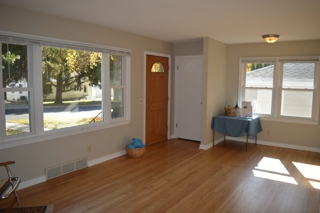 5503 Flamingo Rd in Monona, WI - Building Photo - Building Photo