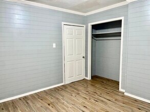 704 S 25th St in McAllen, TX - Foto de edificio - Building Photo