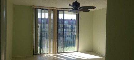 1437 N Atlantic Ave in Daytona Beach, FL - Building Photo - Building Photo