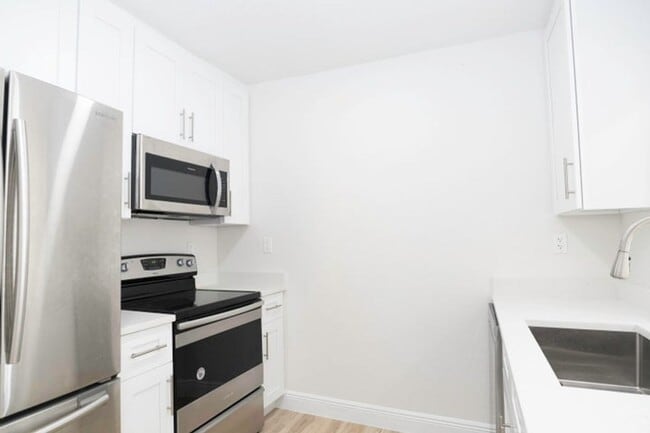 924 NW 11th Ct in Fort Lauderdale, FL - Building Photo - Building Photo