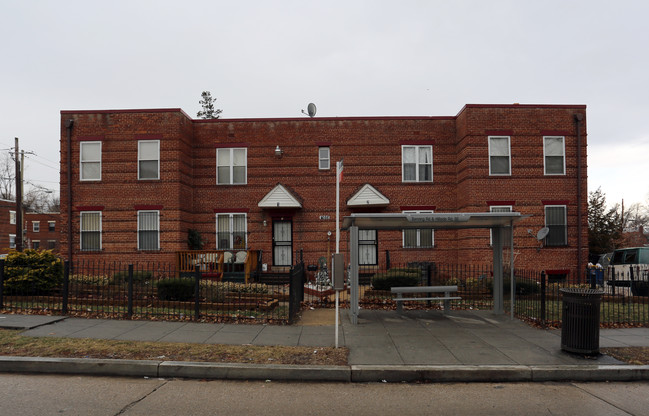 4666 Hillside Rd SE in Washington, DC - Foto de edificio - Building Photo