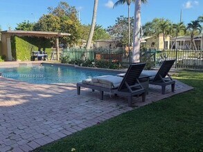 10720 SW 43rd Ln in Miami, FL - Building Photo - Building Photo