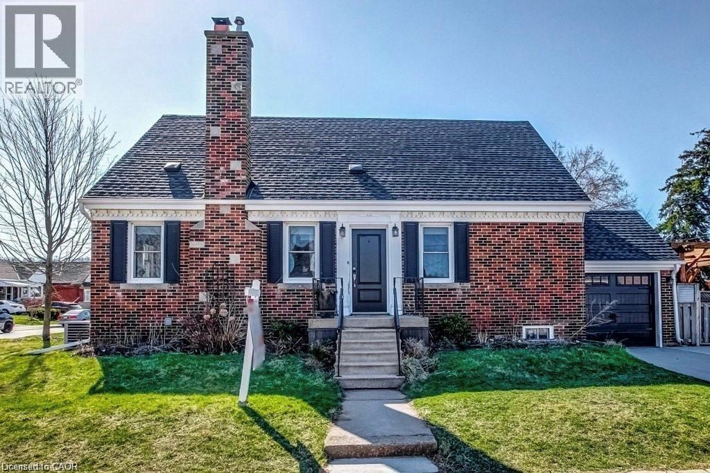 704 Central Ave in Hamilton, ON - Building Photo