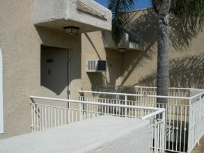 5252 Orange Ave, Unit 334 in San Diego, CA - Building Photo - Building Photo