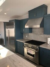 30001 Zenith Point Rd in Malibu, CA - Foto de edificio - Building Photo