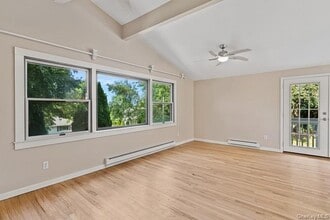 10 Brooker Dr in Newburgh, NY - Foto de edificio - Building Photo