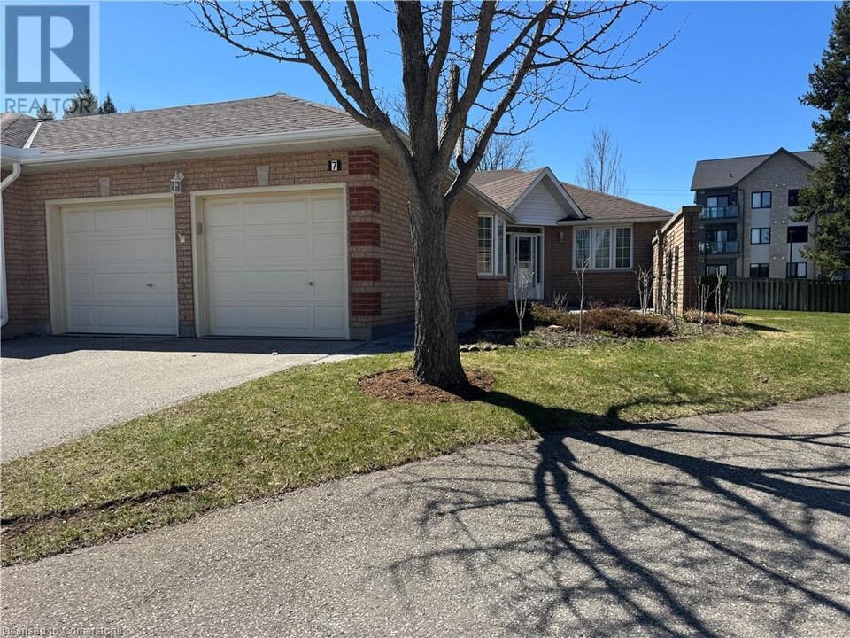 95 Beasley Crescent in Cambridge, ON - Building Photo