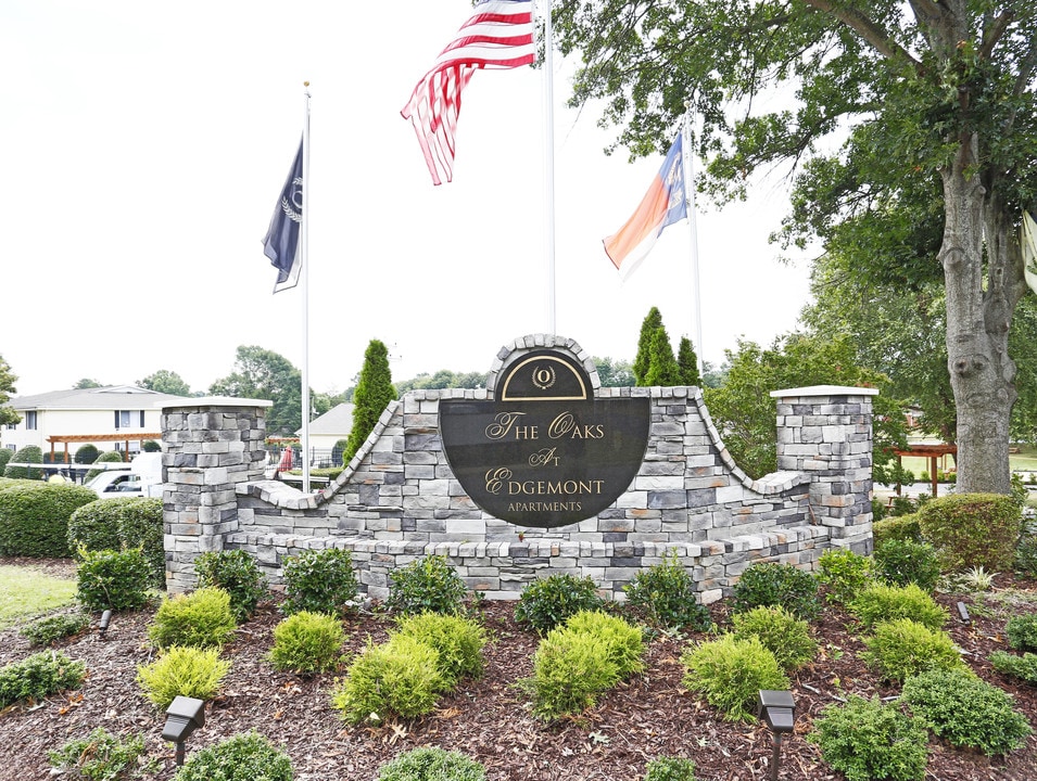 Oaks at Edgemont in Gastonia, NC - Foto de edificio