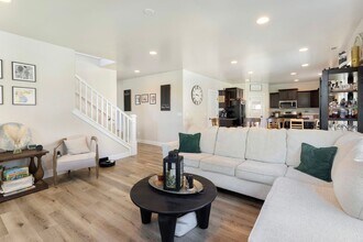 9240 W Thor Dr in Boise, ID - Building Photo - Building Photo