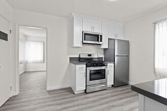 1824 16th St in Santa Monica in Santa Monica, CA - Foto de edificio - Building Photo