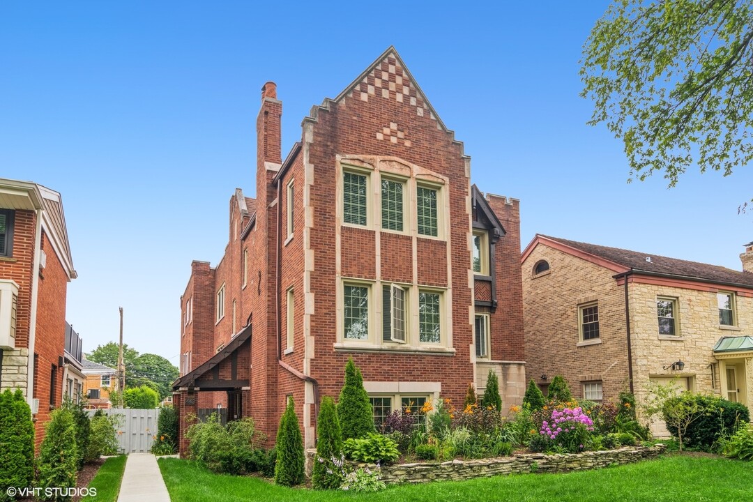 1443 Bonnie Brae in River Forest, IL - Foto de edificio