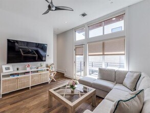 5202 Capitol Ave in Dallas, TX - Foto de edificio - Building Photo