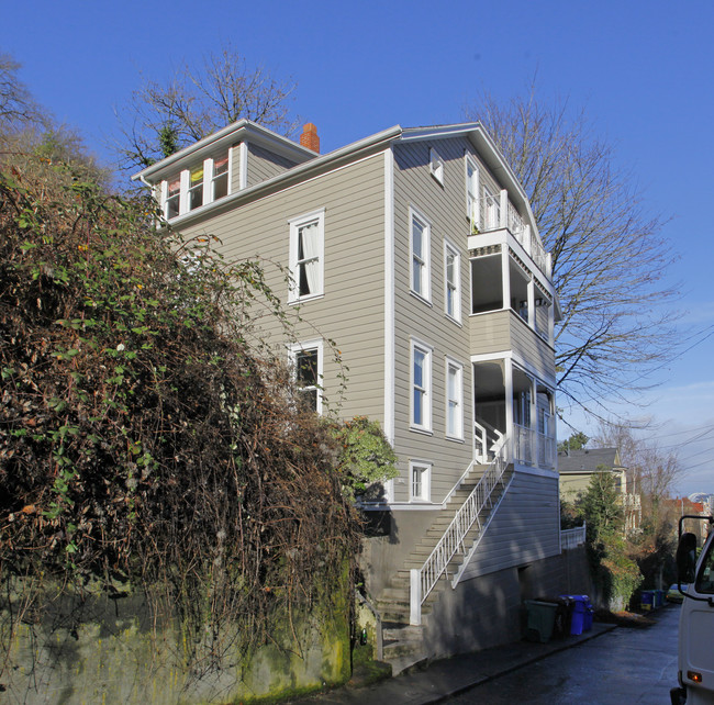 Trolley Hill Apartments in Portland, OR - Building Photo - Building Photo