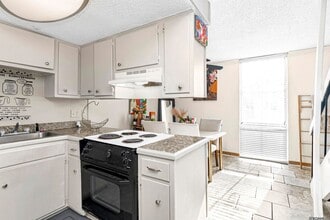 3005 Highland Rd in Baton Rouge, LA - Foto de edificio - Building Photo