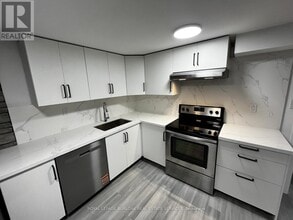 3140 Michael Crescent in Burlington, ON - Building Photo - Building Photo