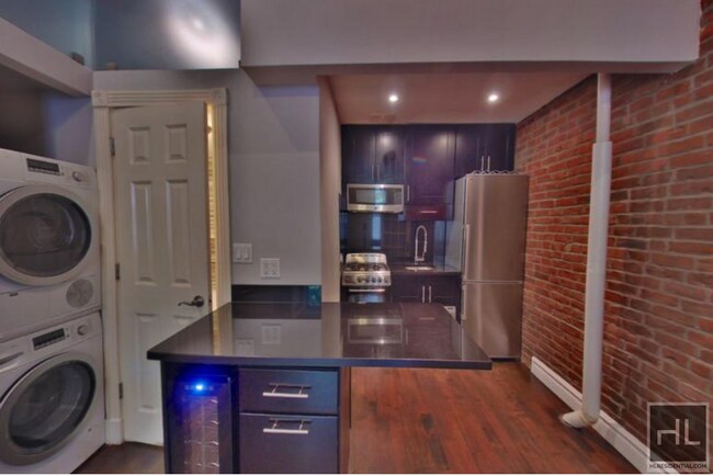 West 21st Street in New York, NY - Building Photo - Building Photo