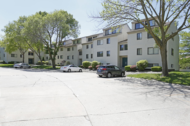 Colony West in Champaign, IL - Building Photo - Building Photo