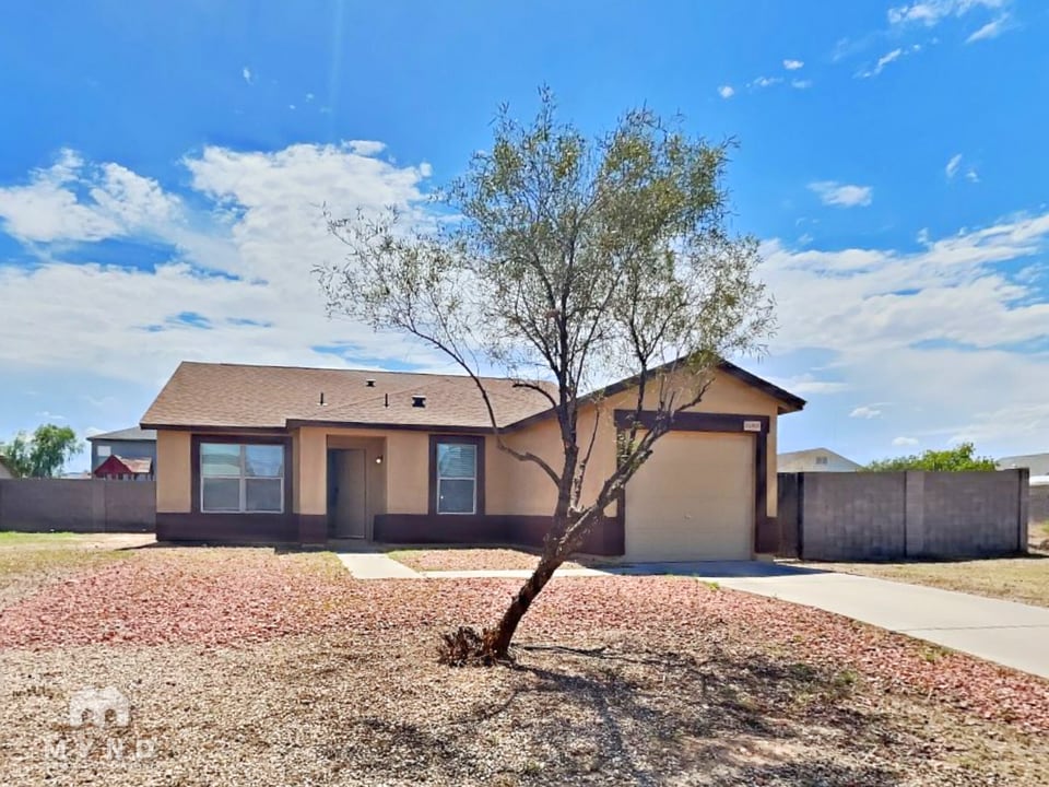 11903 W Cabrillo Dr in Arizona City, AZ - Building Photo
