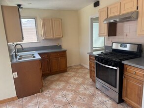 5219 E Hanbury St in Long Beach, CA - Building Photo - Building Photo