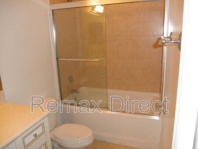 221 Talia Cir in Palm Springs, FL - Building Photo - Building Photo
