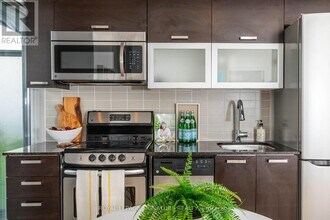 36 Lisgar St in Toronto, ON - Building Photo - Building Photo