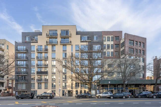 Onyx Square in Brooklyn, NY - Foto de edificio - Building Photo