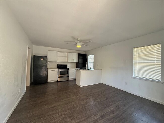 5901 Nancy Dr in Austin, TX - Building Photo - Building Photo