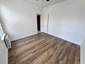 52 E 37th St in Bayonne, NJ - Building Photo - Building Photo