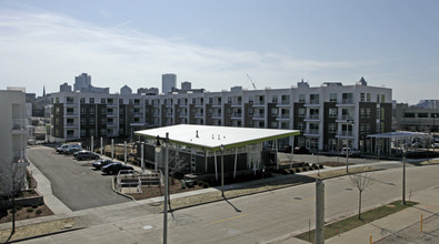 Beerline B Apartments in Milwaukee, WI - Foto de edificio - Building Photo