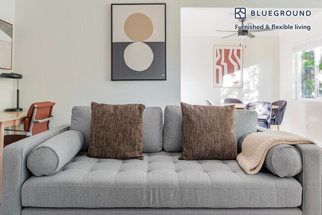 245 Bush St in Mountain View, CA - Foto de edificio - Building Photo