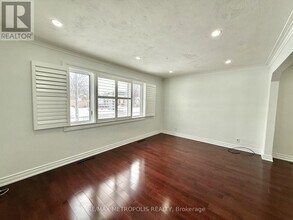 45 Kingsdown Dr in Toronto, ON - Building Photo - Building Photo